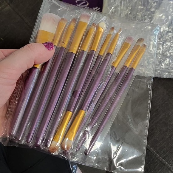 Complete makeup palettee eyeshadow bronzers contour blush highlight + brushes - Picture 3 of 7